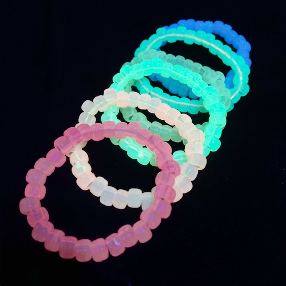 🌀 5/$20 🌀 Six Glow in the Dark Kandi Bracelets - Picture 4 of 4